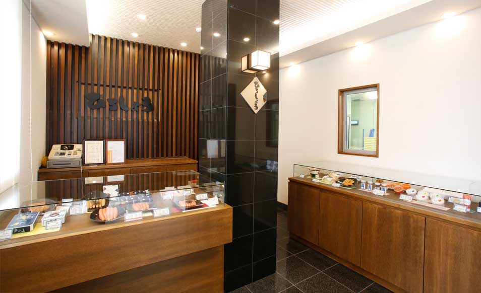 ㈱広商本社ビル1階直売店